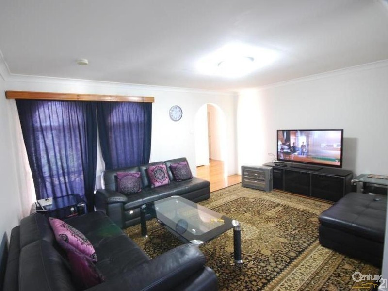 9 Hall Place, Fairfield West NSW 2165