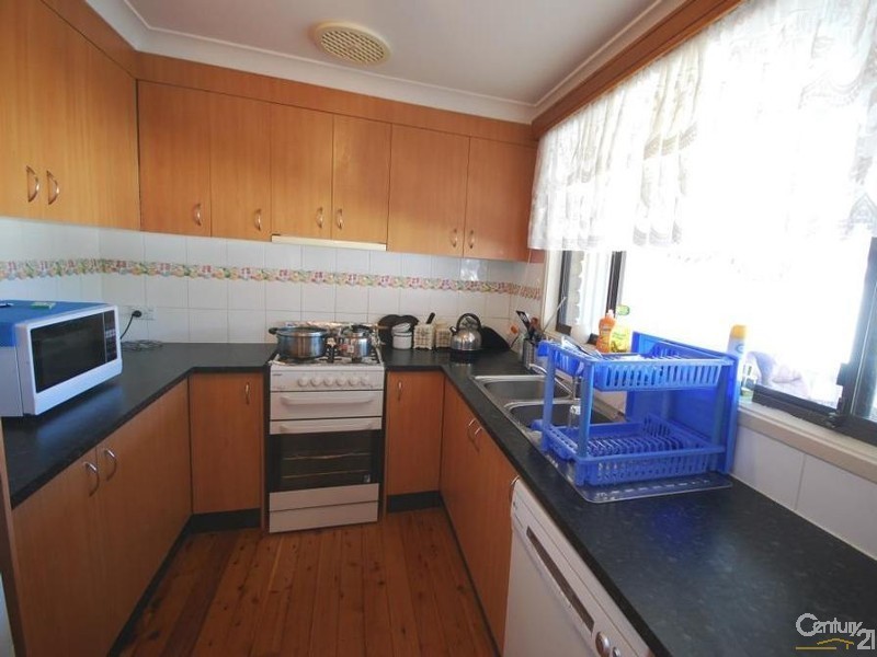 9 Hall Place, Fairfield West NSW 2165