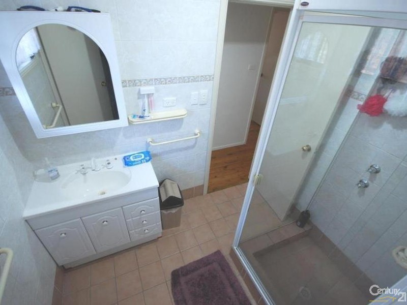 9 Hall Place, Fairfield West NSW 2165