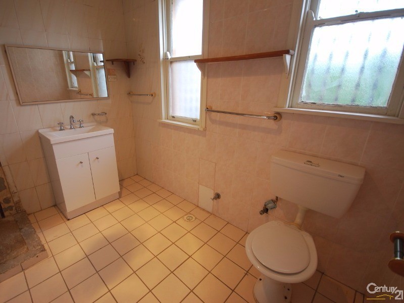 9 Busby Road, Busby NSW 2168