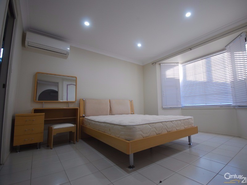 Edensor Park NSW 2176