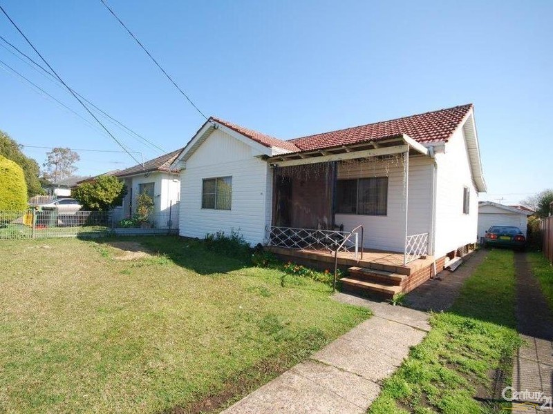 10 Lupin Avenue, Fairfield East NSW 2165