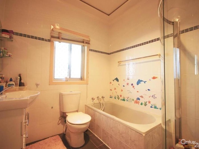 10 Lupin Avenue, Fairfield East NSW 2165