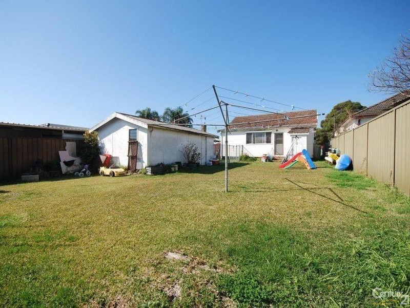 10 Lupin Avenue, Fairfield East NSW 2165