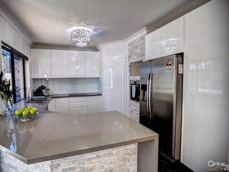 11 Hilton Crescent, Casula NSW 2170