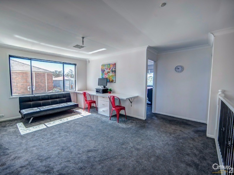 11 Hilton Crescent, Casula NSW 2170