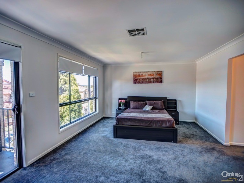 11 Hilton Crescent, Casula NSW 2170