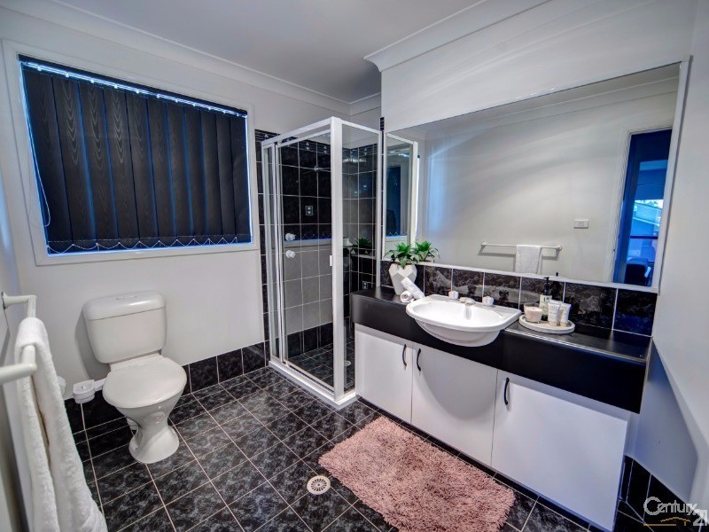 11 Hilton Crescent, Casula NSW 2170