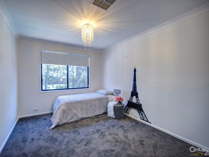 11 Hilton Crescent, Casula NSW 2170