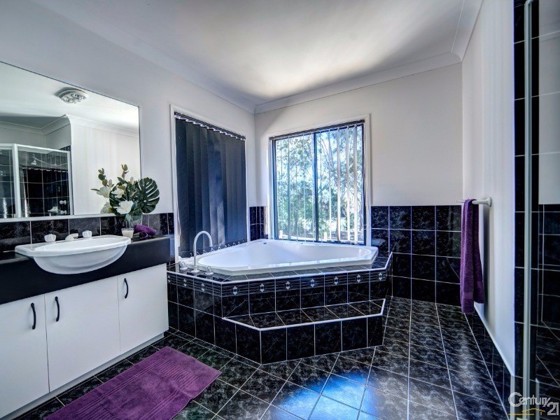 11 Hilton Crescent, Casula NSW 2170