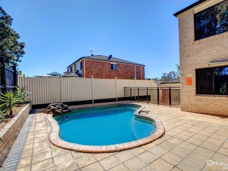 11 Hilton Crescent, Casula NSW 2170