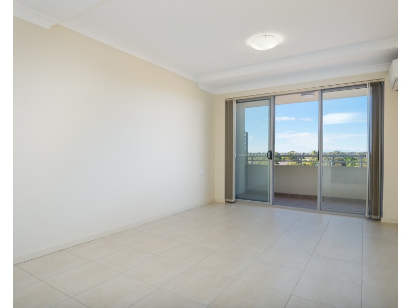 433/17-21 The Crescent, Fairfield NSW 2165