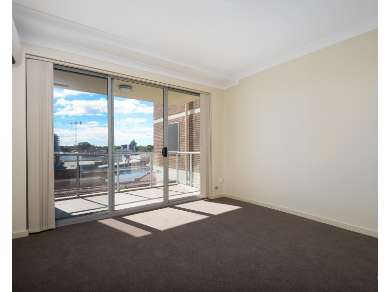 111/17-21  The Crescent, Fairfield NSW 2165