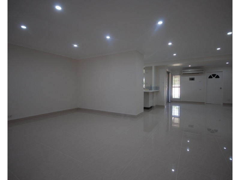 Edensor Park NSW 2176