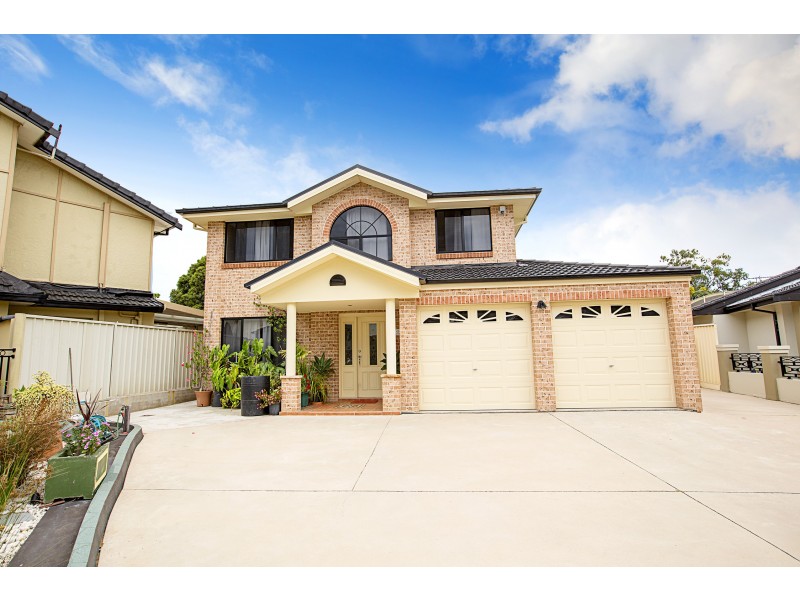 1 Lofty Crescent, Bossley Park NSW 2176
