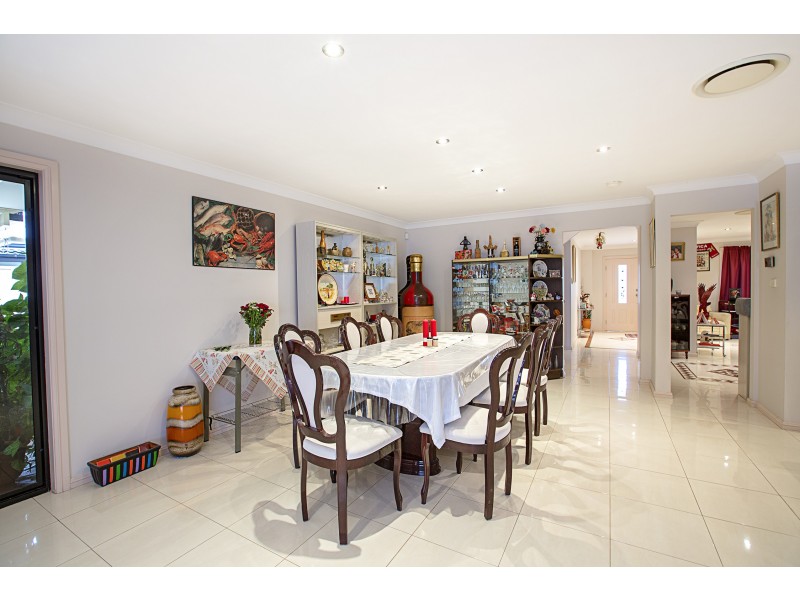 1 Lofty Crescent, Bossley Park NSW 2176