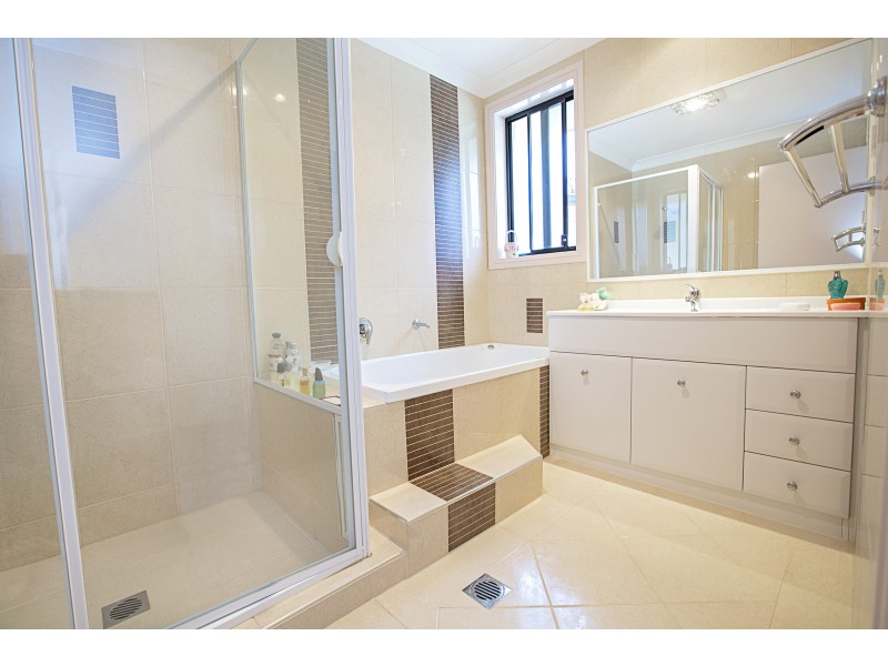 1 Lofty Crescent, Bossley Park NSW 2176