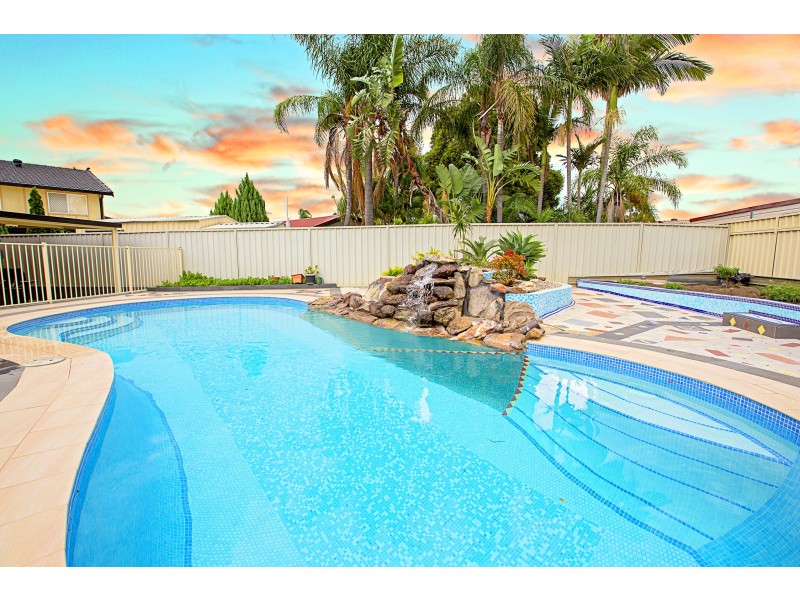 1 Lofty Crescent, Bossley Park NSW 2176