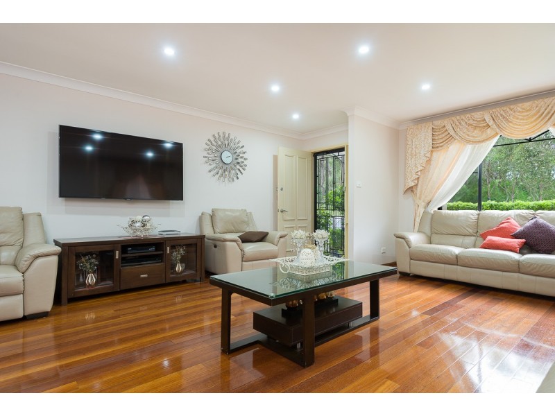 17 Ferraro Crescent, West Hoxton NSW 2171