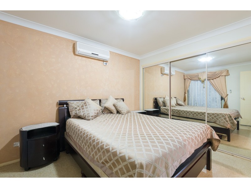 17 Ferraro Crescent, West Hoxton NSW 2171