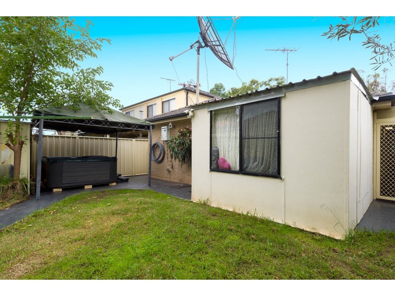 17 Ferraro Crescent, West Hoxton NSW 2171