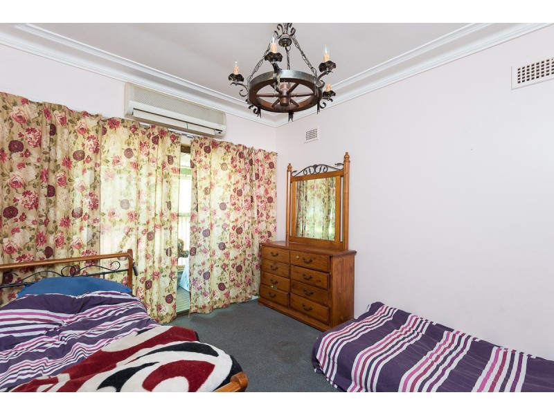 4 Artie Street, Carramar NSW 2163