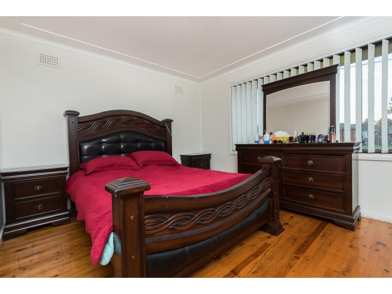 52 Beale Crescent, Fairfield West NSW 2165