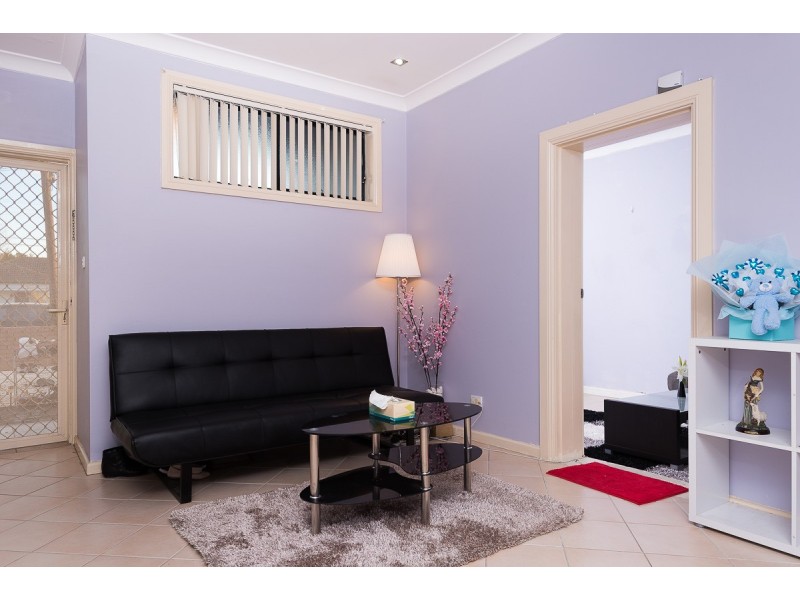 16A The Grove, Fairfield NSW 2165