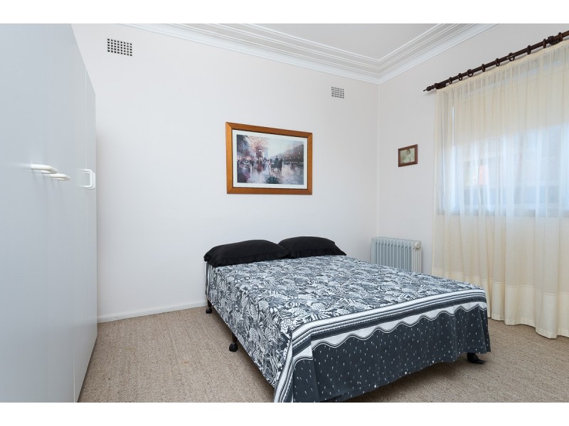 41 Montrose Avenue, Fairfield East NSW 2165