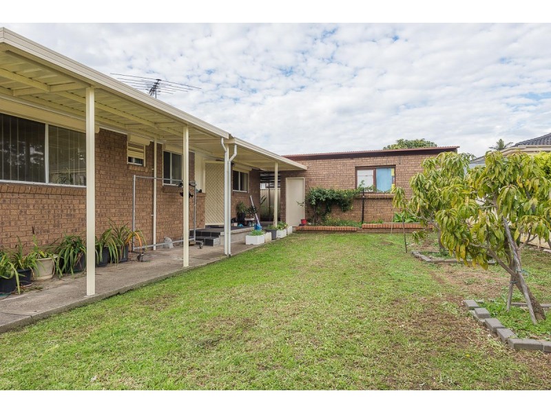 5 Miami Close, Greenfield Park NSW 2176