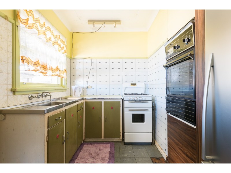 15 Karoon Avenue, Canley Heights NSW 2166