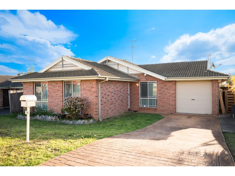 54 Whitsunday Circuit, Green Valley NSW 2168