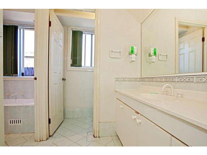 54 Whitsunday Circuit, Green Valley NSW 2168