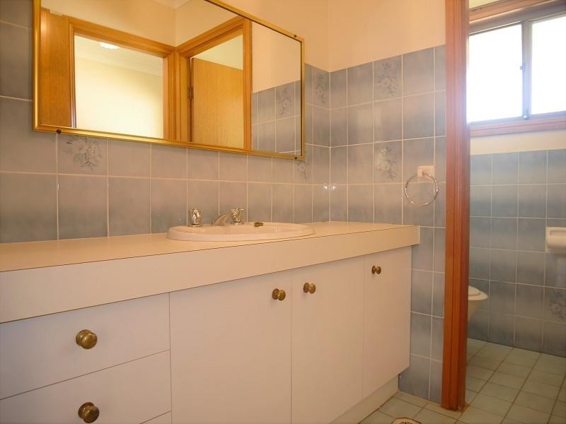 Edensor Park NSW 2176