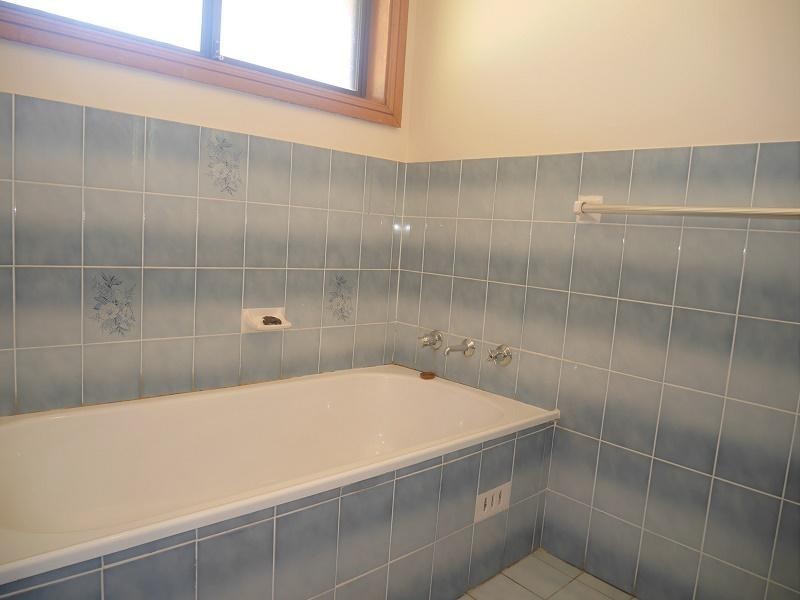 Edensor Park NSW 2176