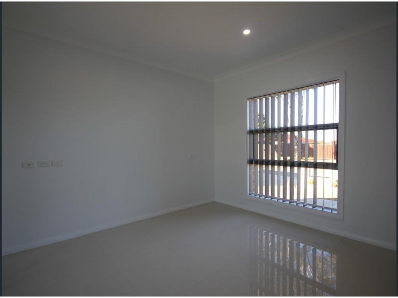 2/620 Polding Street, Bossley Park NSW 2176