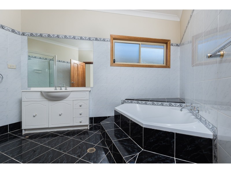 17 Corryong Street, Fairfield West NSW 2165