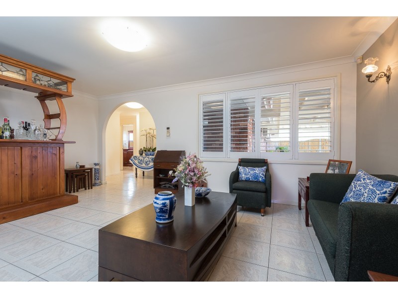 11 Glen Davis Avenue, Bossley Park NSW 2176