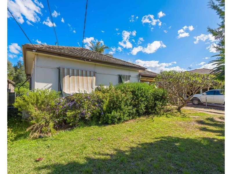 8 Baragoola Street, Fairfield West NSW 2165