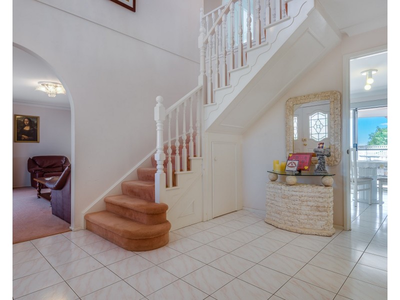 45 Kingfisher Avenue, Bossley Park NSW 2176