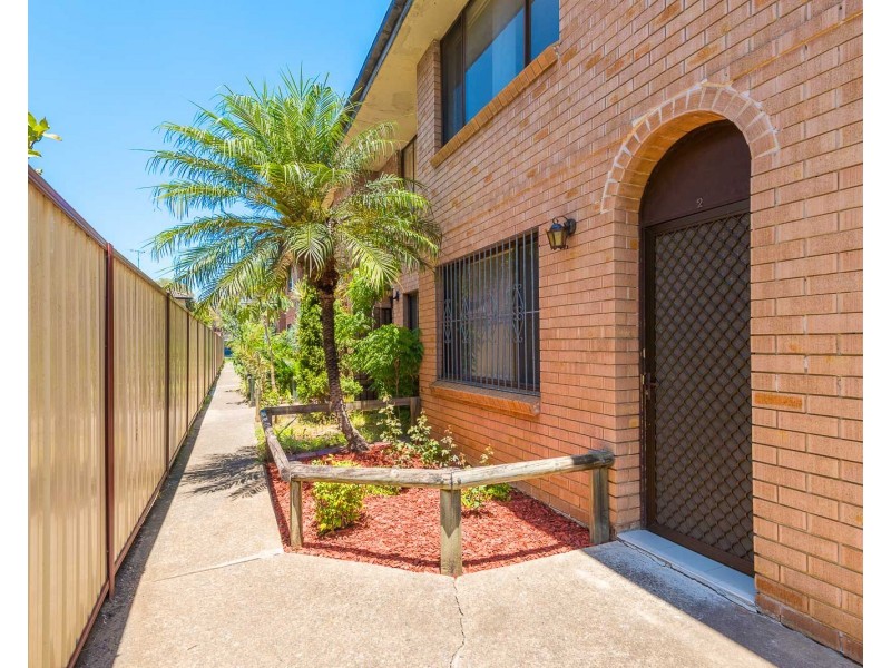 2/262 River Avenue, Carramar NSW 2163