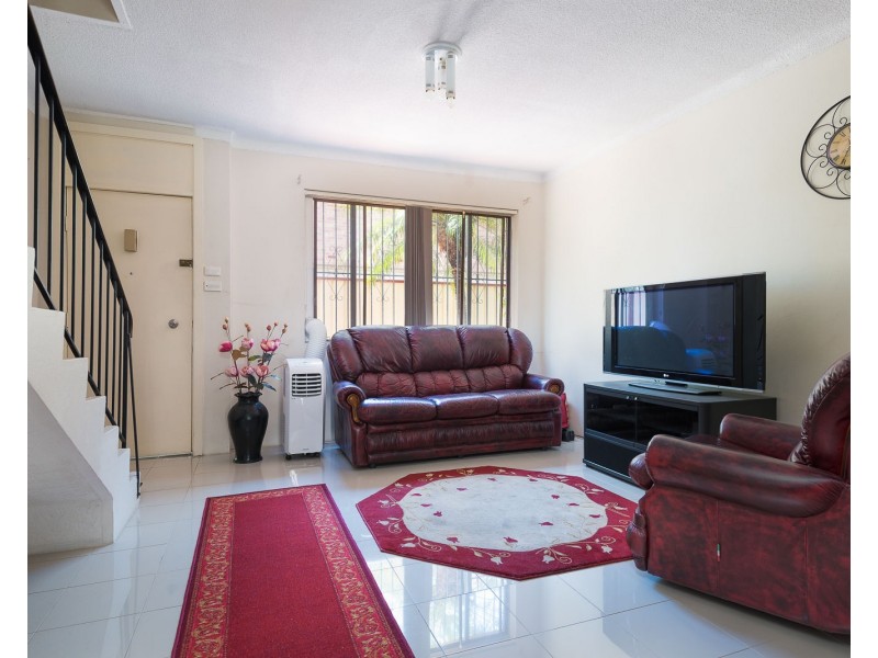 2/262 River Avenue, Carramar NSW 2163