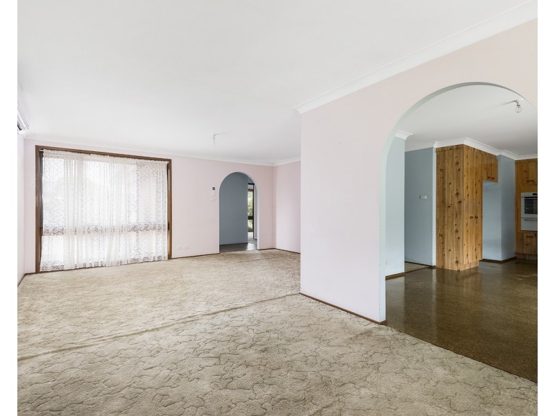 16 Whitlam Avenue, Edensor Park NSW 2176