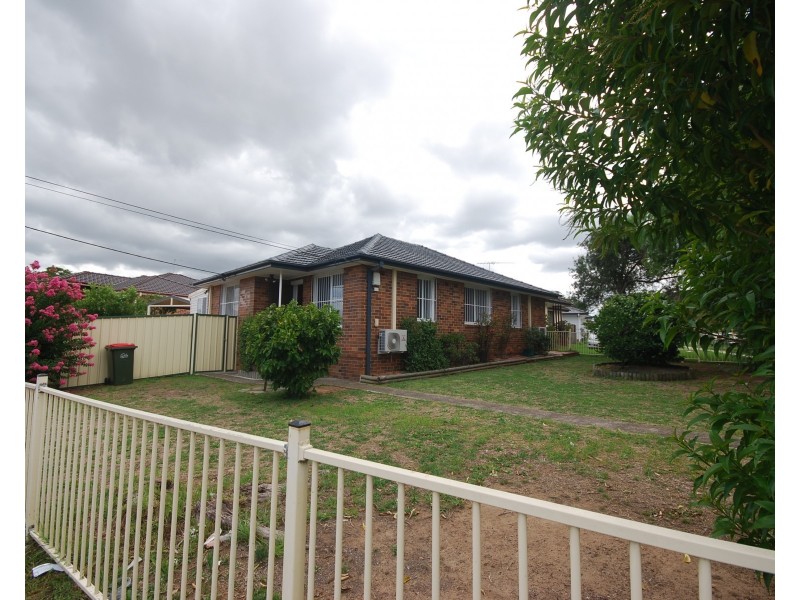 75 Tasman Parade, Fairfield West NSW 2165