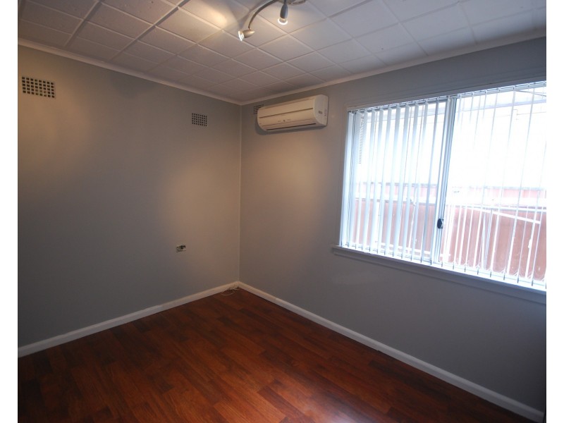 75 Tasman Parade, Fairfield West NSW 2165