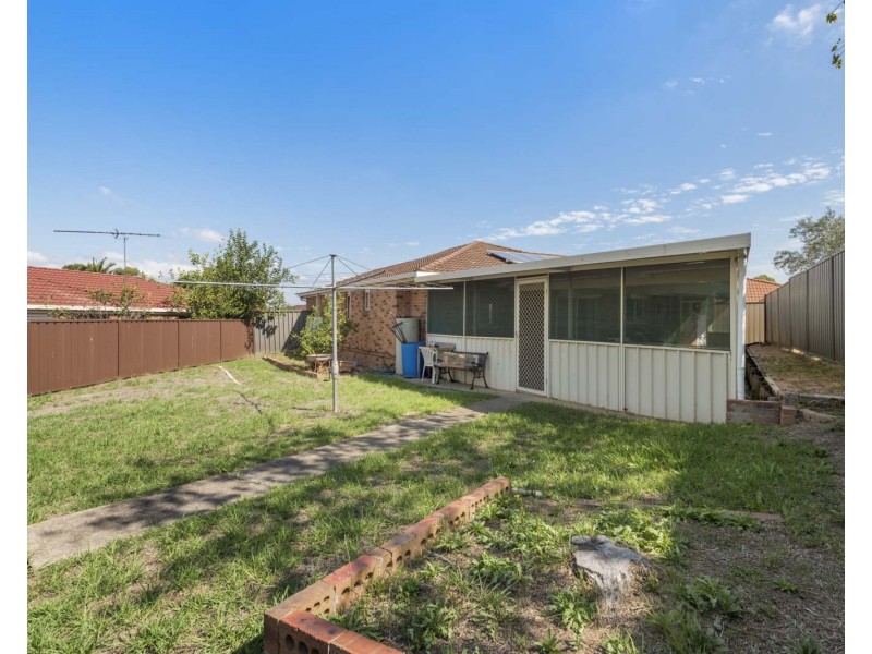 9 Torwood Place, St Johns Park NSW 2176
