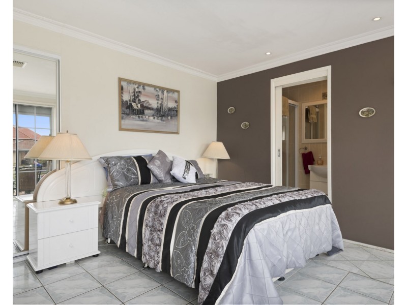 5 Opal Place, Bossley Park NSW 2176