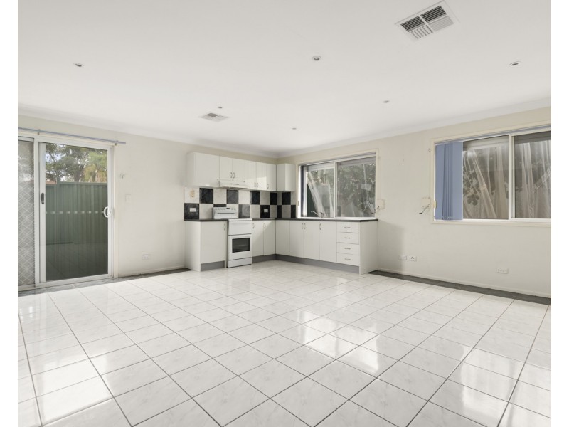 5 Opal Place, Bossley Park NSW 2176