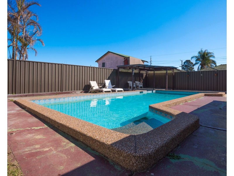 19 Eureka Crescent, Sadleir NSW 2168