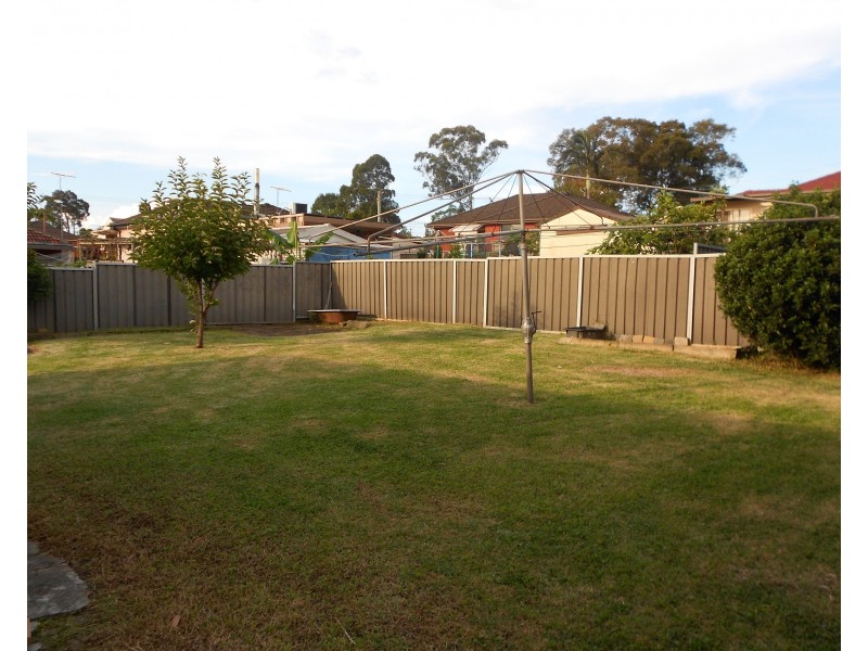 Fairfield West NSW 2165